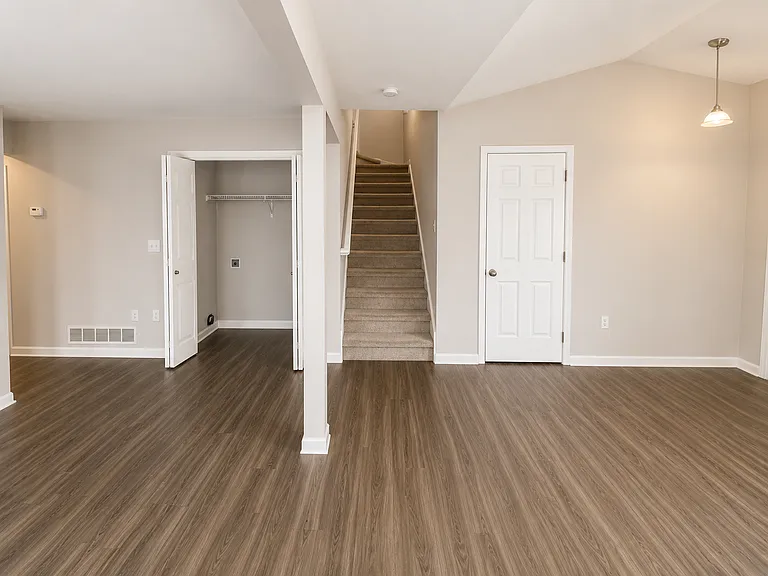 2420 Walden Ln — Photo 7