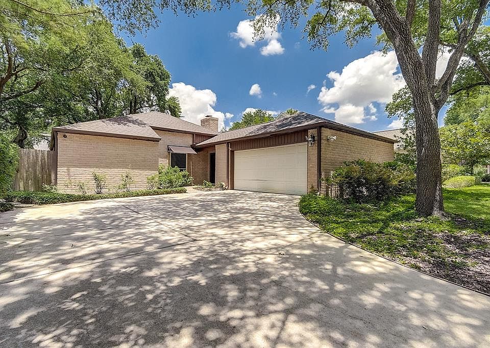Front of this lovely 1 story home in Village West