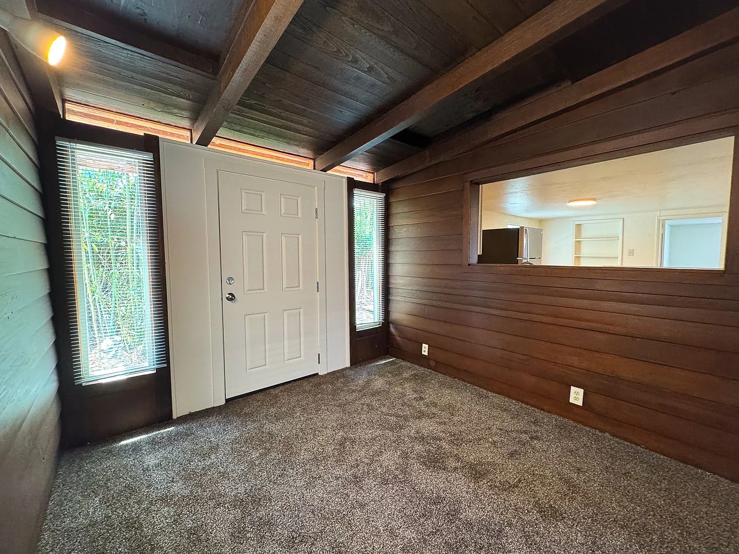 3 Bedroom, 1 Bathroom S. Eugene Home — Photo 3