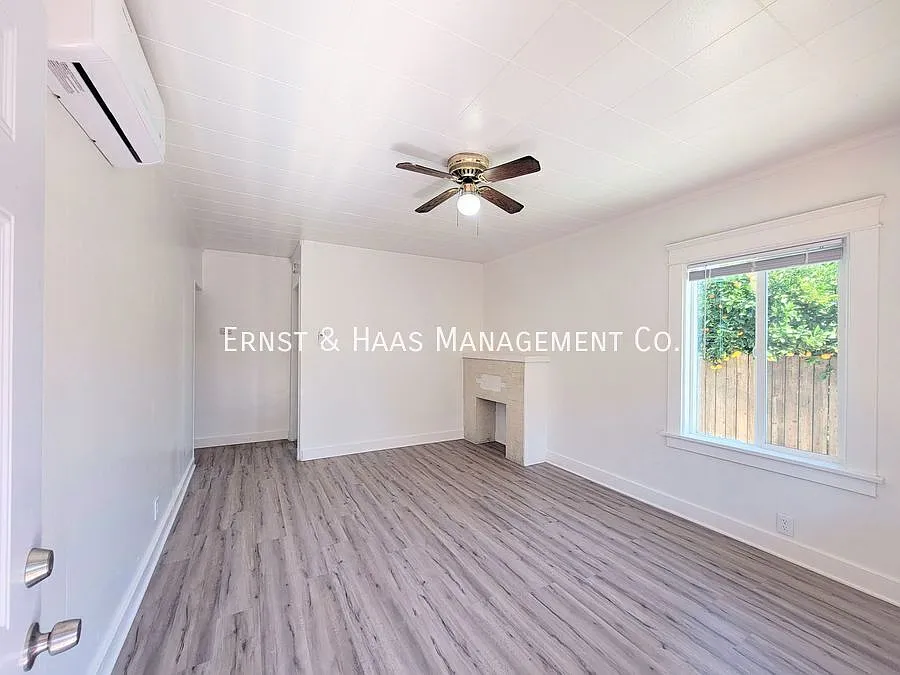 Building Photo - 2068 Linden Ave