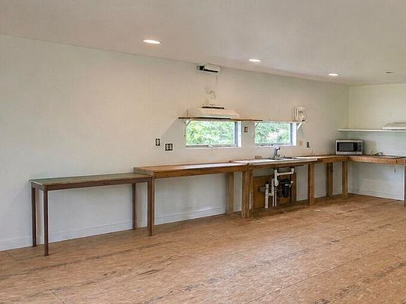 4th image of 793 Rambling Road