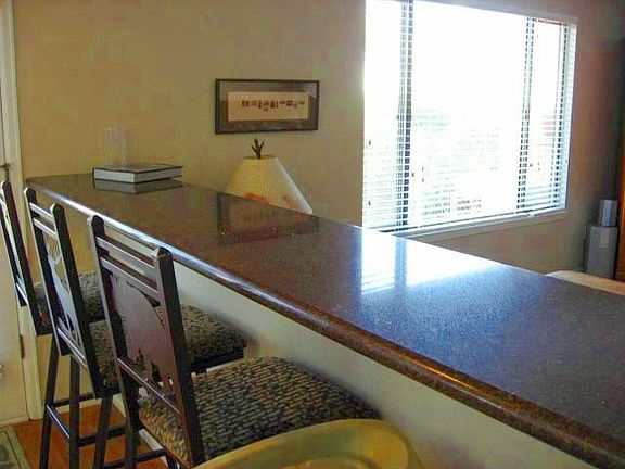 Breakfast/serving bar to family room