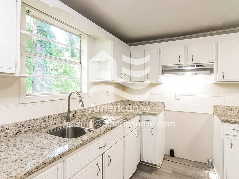 1172735_006_kitchen_7.jpg