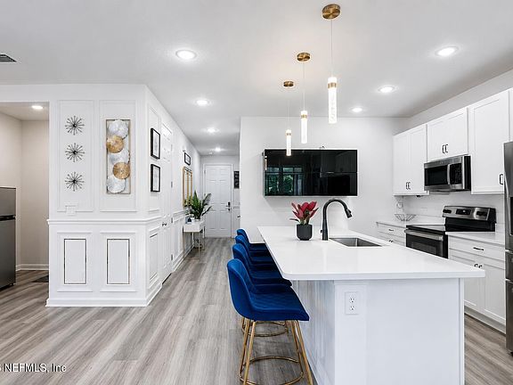 3rd image of 11531 ADMIRALS COVE Drive