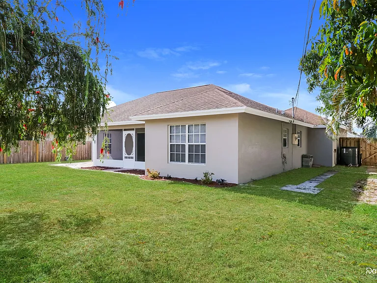 459 SW Laconic Ave — Photo 14