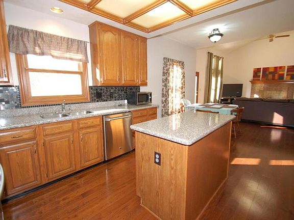 4th image of 4729 Riverwood Dr