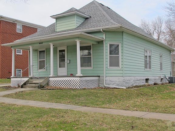 3rd image of 906 Willow St