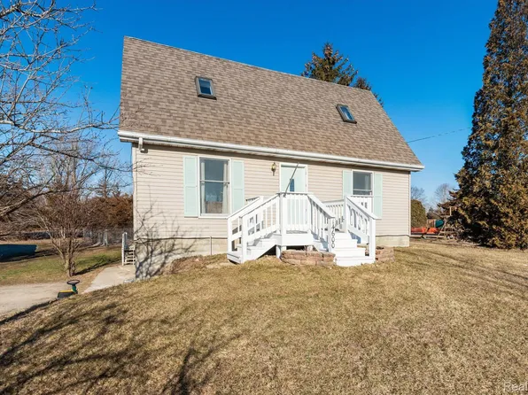 14600 Pamawa Dr, Brooklyn, MI 49230