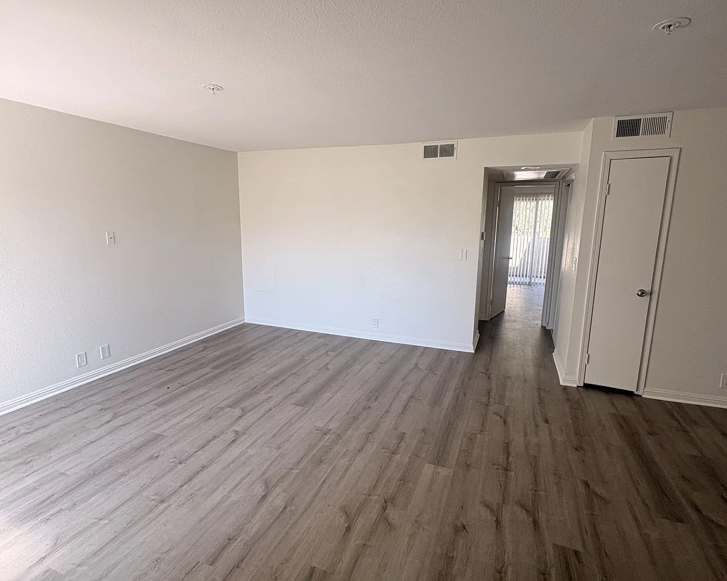 2 bed, 840 sqft, $2,600 — Photo 3