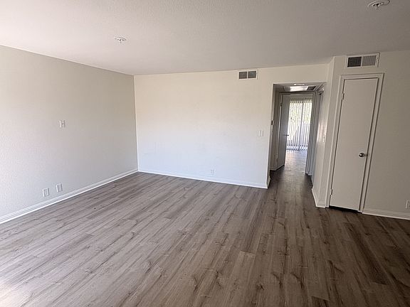 4th image of 405 S Rose St #202