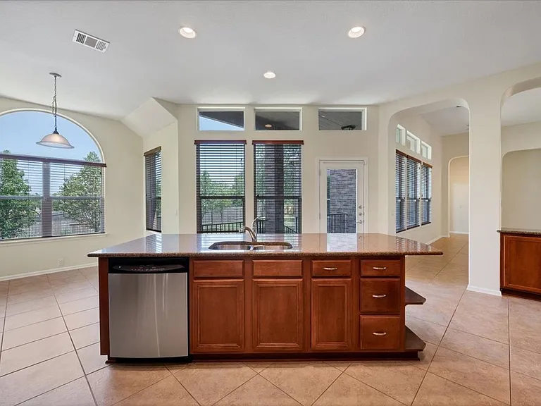 203 Raindance Cv — Photo 11