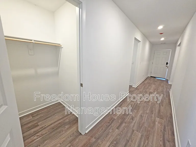 660 E Huyana Wind Dr — Photo 25