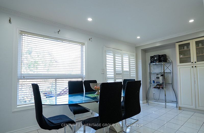 Brampton House for rent - 4 Bedrooms — photo 2