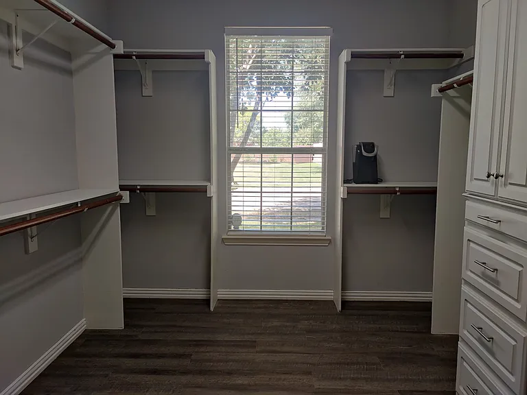 Walking Closet