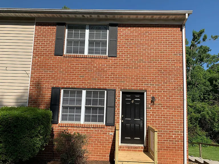 101 1/2 Hampden Dr — Photo 2