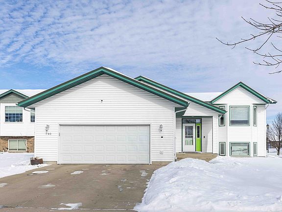 2nd image of 790 Lakeridge Dr