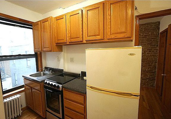 5th image of 530 E 13th St APT 6