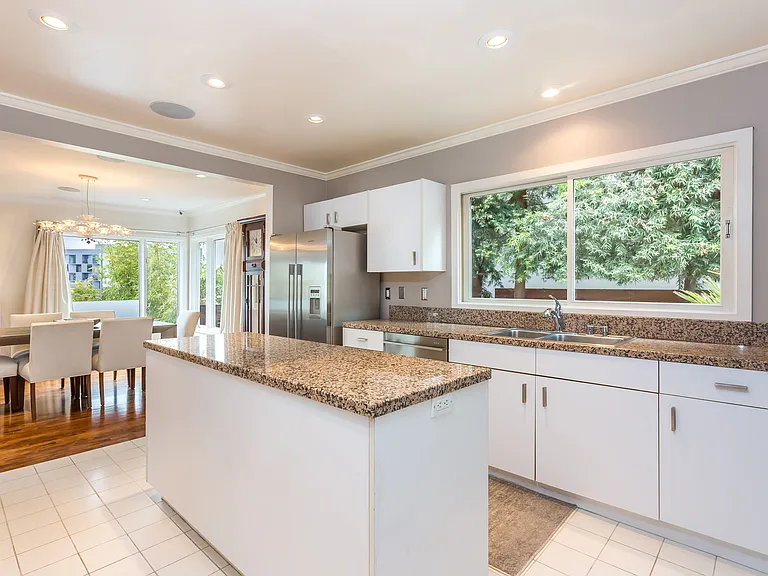 1321 Londonderry Pl — Photo 10