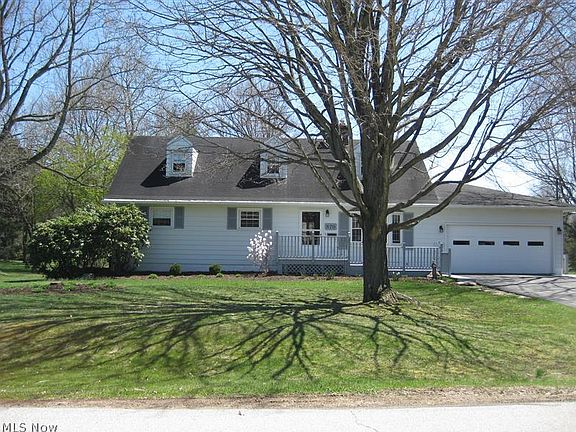 2nd image of 870 Marilyn St