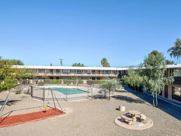 The Axis - Tucson Apartments