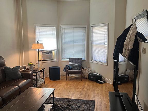 4th image of 3145 N Paulina St #1