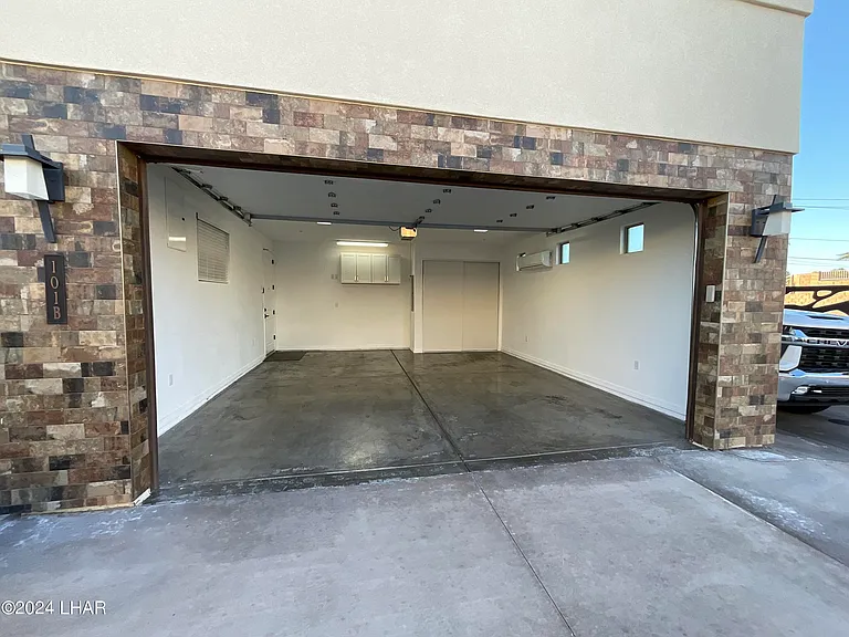 649 Avenida Laredo #101A — Photo 2