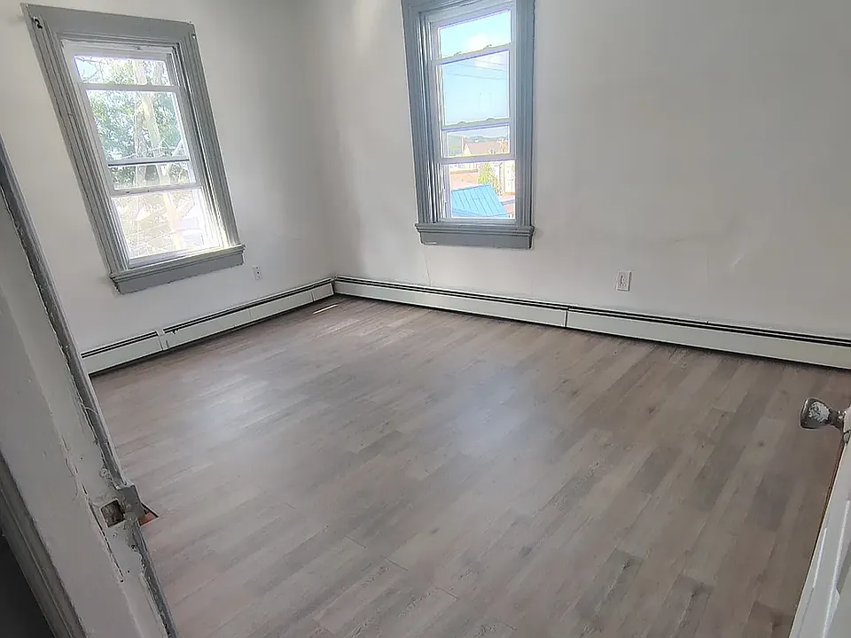 59 Kossuth St #3