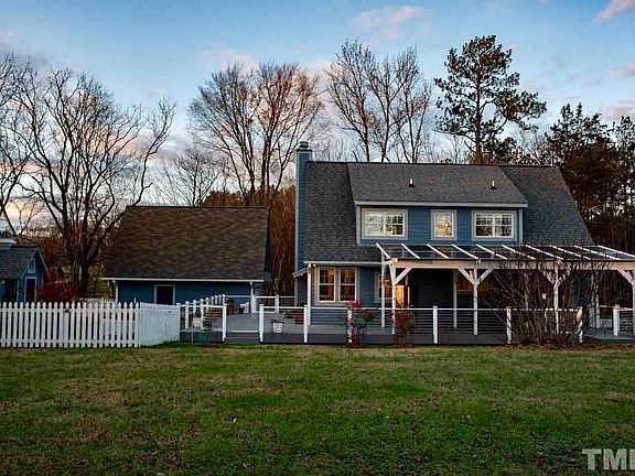 3rd image of 209 Cristen Dr