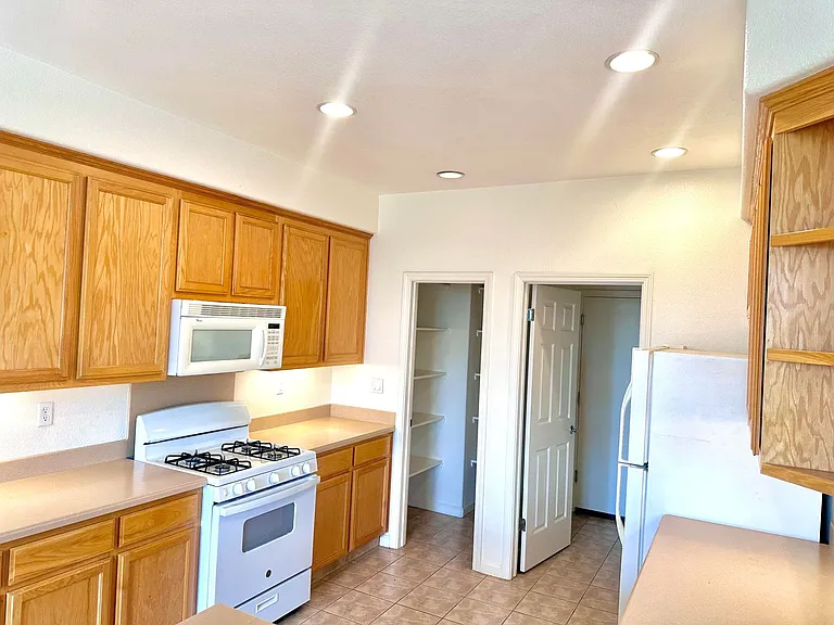 19735 Buren Pl — Photo 4