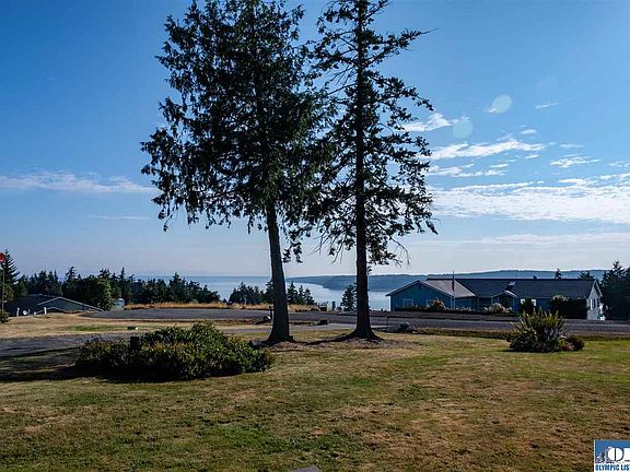 3rd image of 611 Manzanita Dr