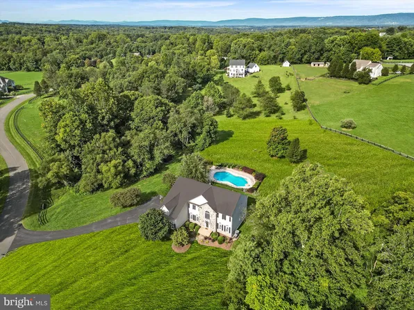 37008 Elaine Pl, Purcellville, VA 20132