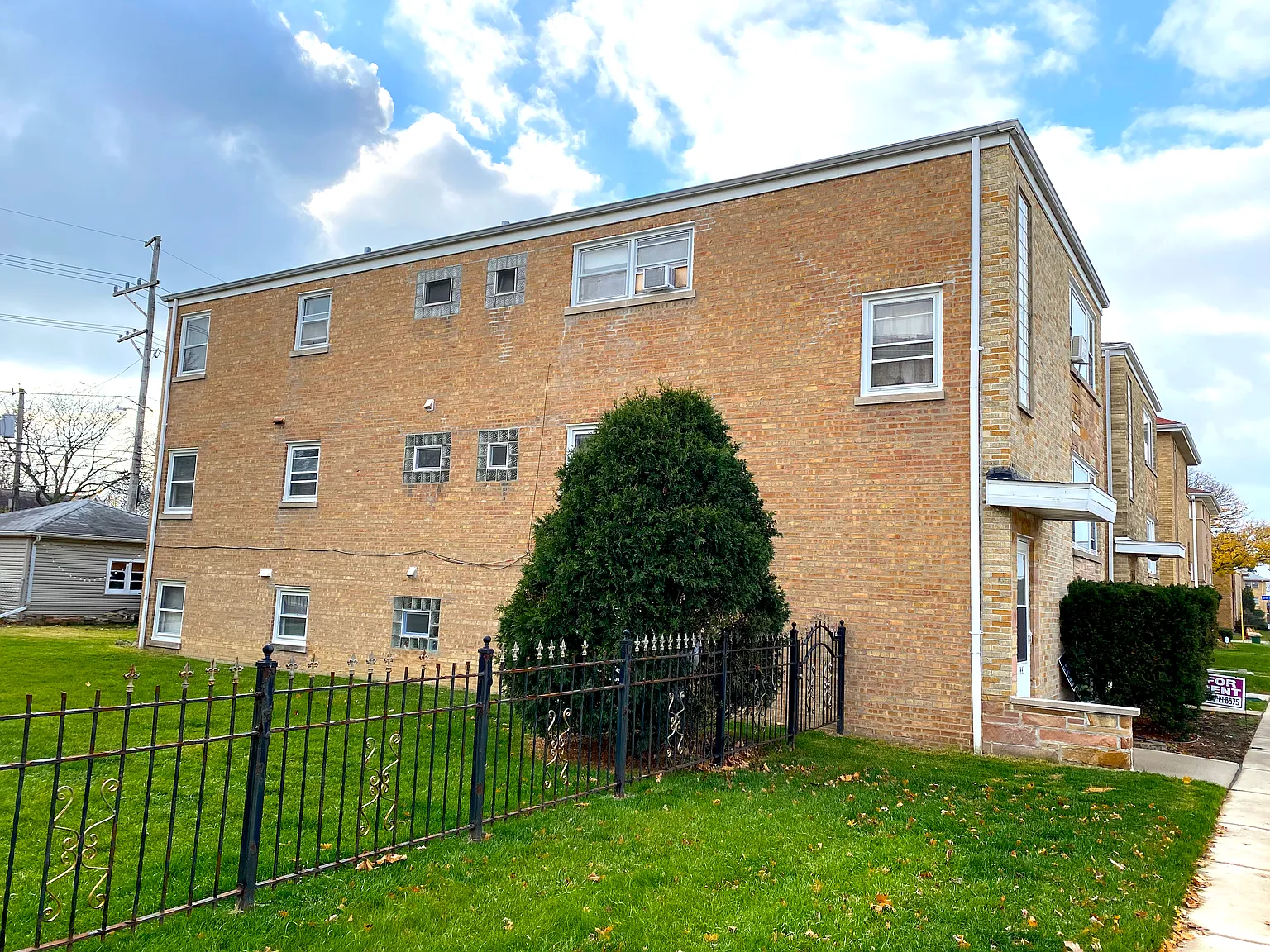 3 bed, 1.5 bath, 1000 sqft, $2,000 — Photo 2