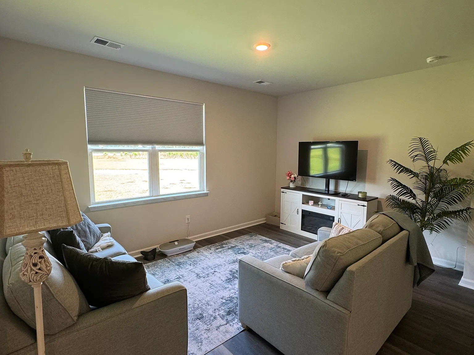 4 bed, 1774 sqft, $2,695 — Photo 3