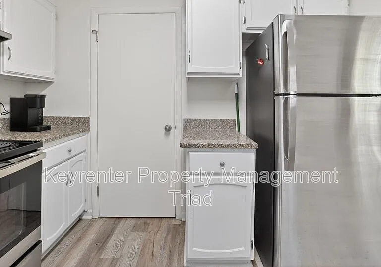 115 S Mendenhall St #D — Photo 13