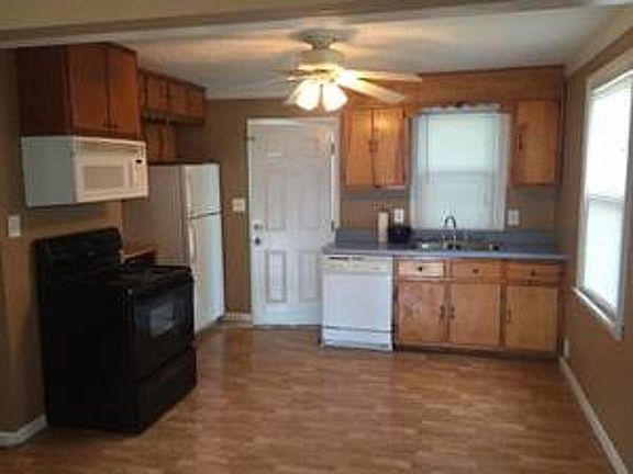 4th image of 3410 Feathers St