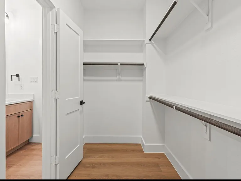 3523 S Harwood St — Photo 2