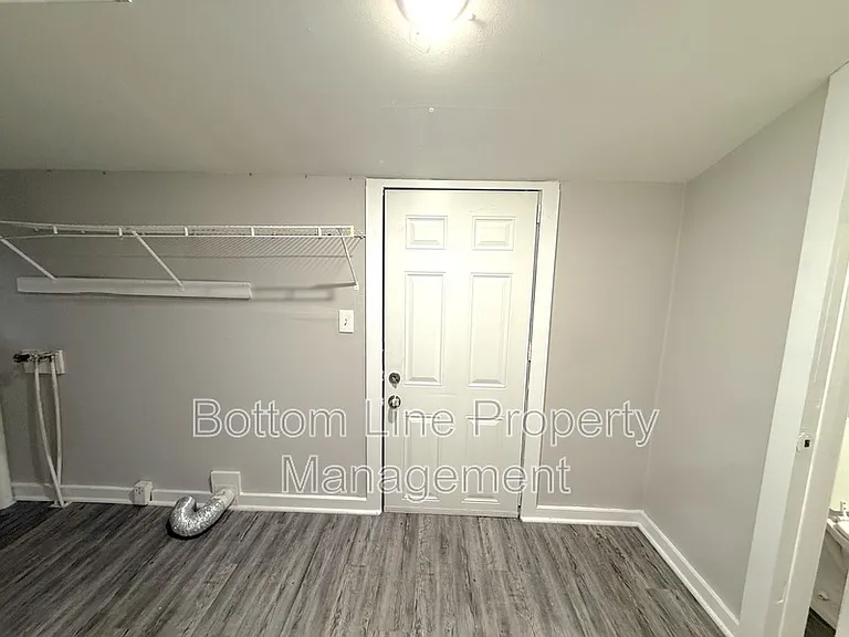 917 N Oakland St — Photo 4