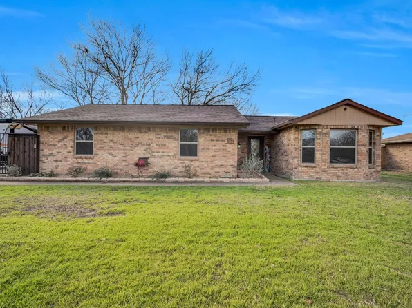 137 Spring Branch Dr, Red Oak, TX 75154