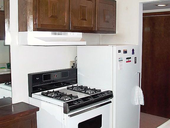 3rd image of 3055 N Oakland Ave APT 108
