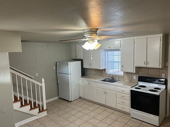 4th image of 2035 NE 26th St #17