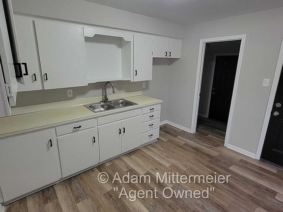 5th image of 9416 Woodford Dr