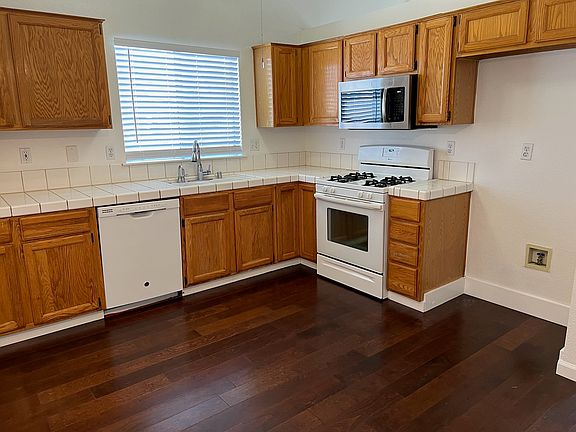 2nd image of 14061 Pinecrest St