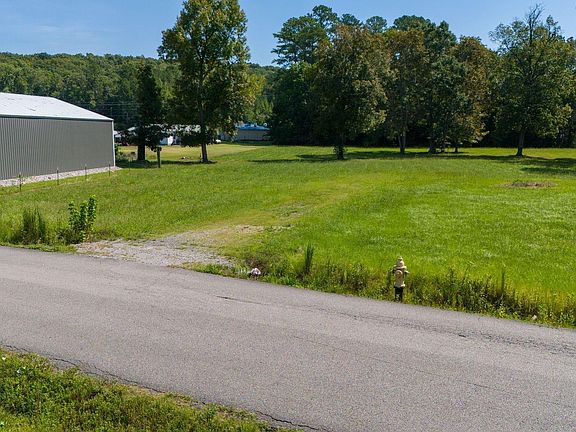 5th image of 903 Ed Spears Rd