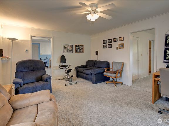 2nd image of 1021 W Stockwell Street