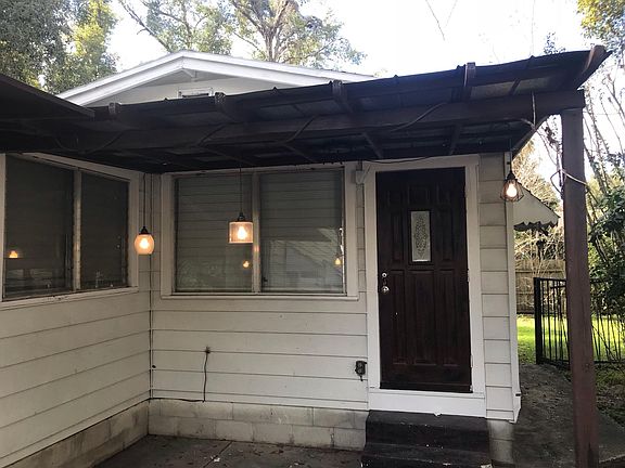 4th image of 2604 Dickson Ave