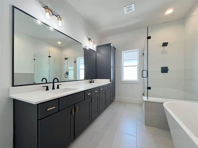 326 Eastwood St — Photo 9