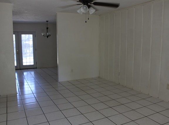 2nd image of 2808 McArthur St