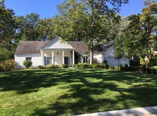 544 Forest Hill Rd, Lake Forest, IL 60045