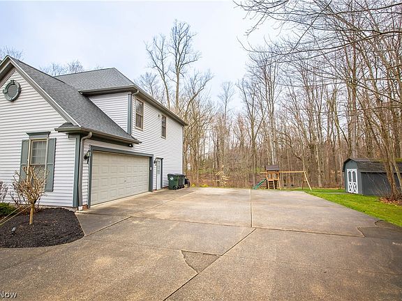 3rd image of 380 River Glen Dr