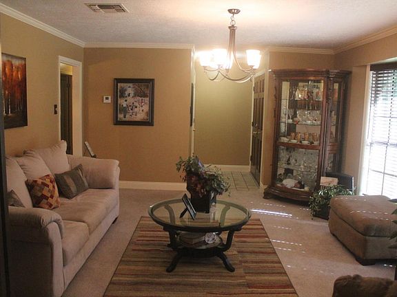 3rd image of 802 Chinquapin Dr